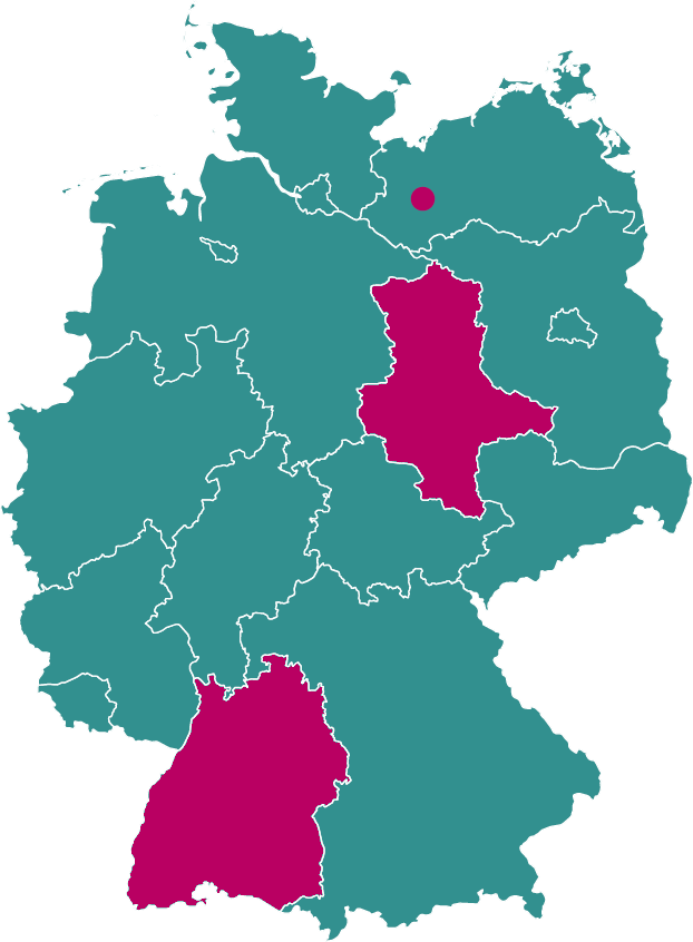 Deutschlandkarte, bei der die Länder Baden-Württemberg und Sachsen-Anhalt sowie die Gemeinde Hoort in Mecklenburg-Vorpommern hervorgehoben sind.